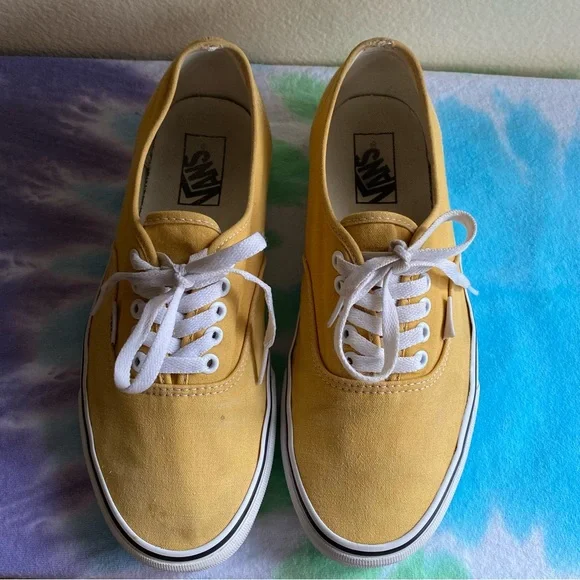 VANS Classic yellow lace up low tops - Picture 2 of 11